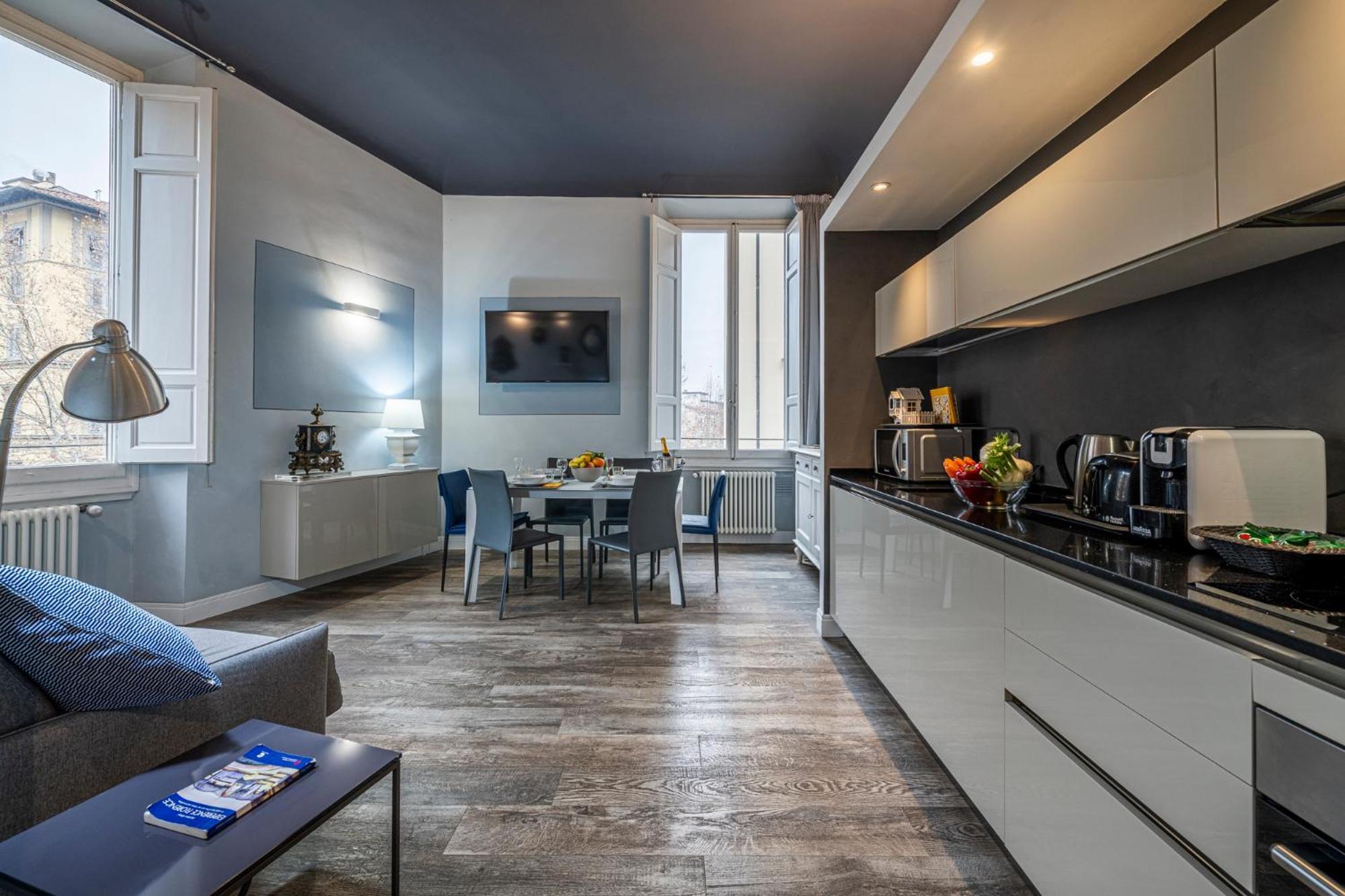 Cherubini Palace Thematic Apartment ฟลอเรนซ์ ภายนอก รูปภาพ