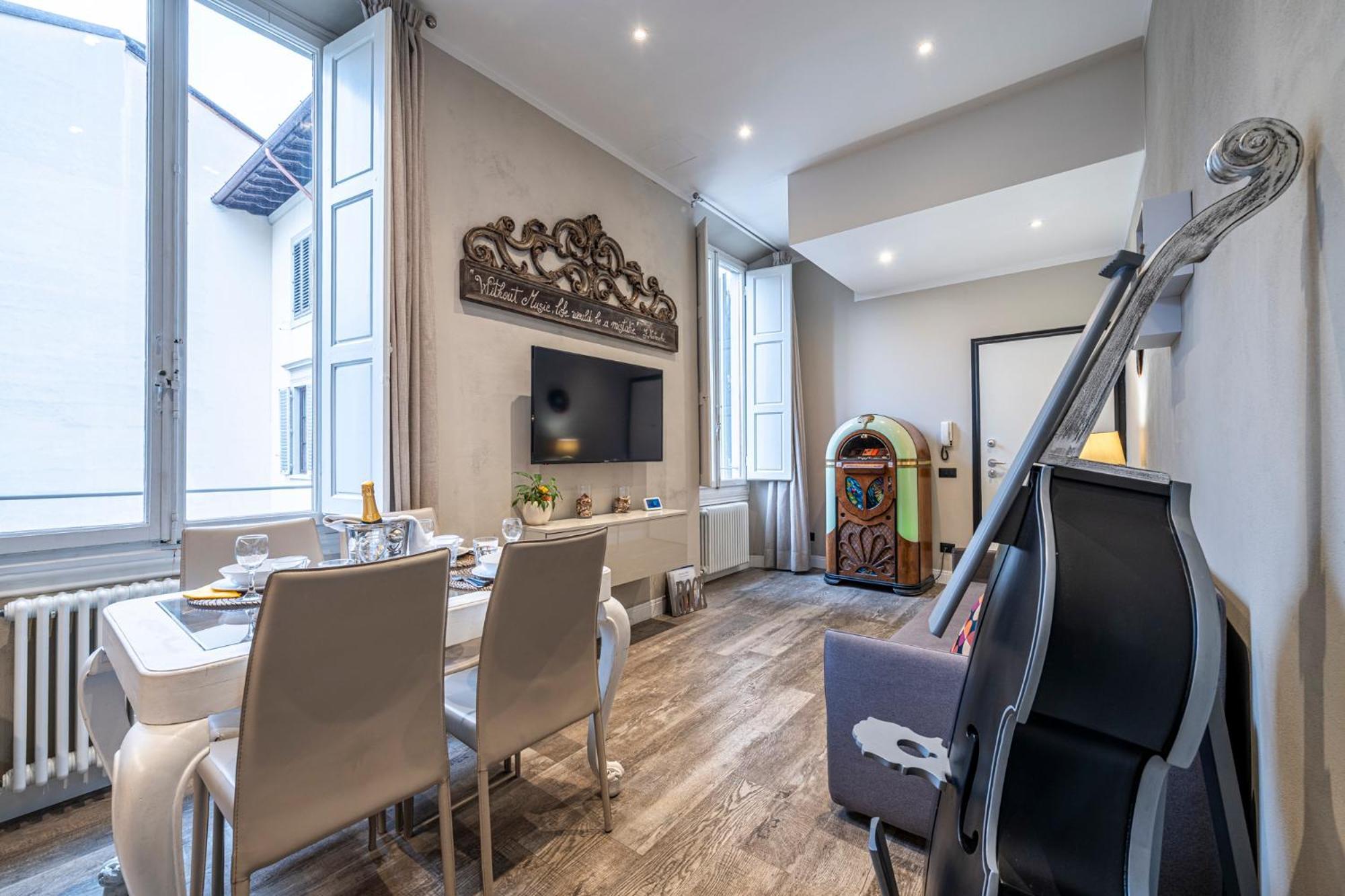 Cherubini Palace Thematic Apartment ฟลอเรนซ์ ภายนอก รูปภาพ