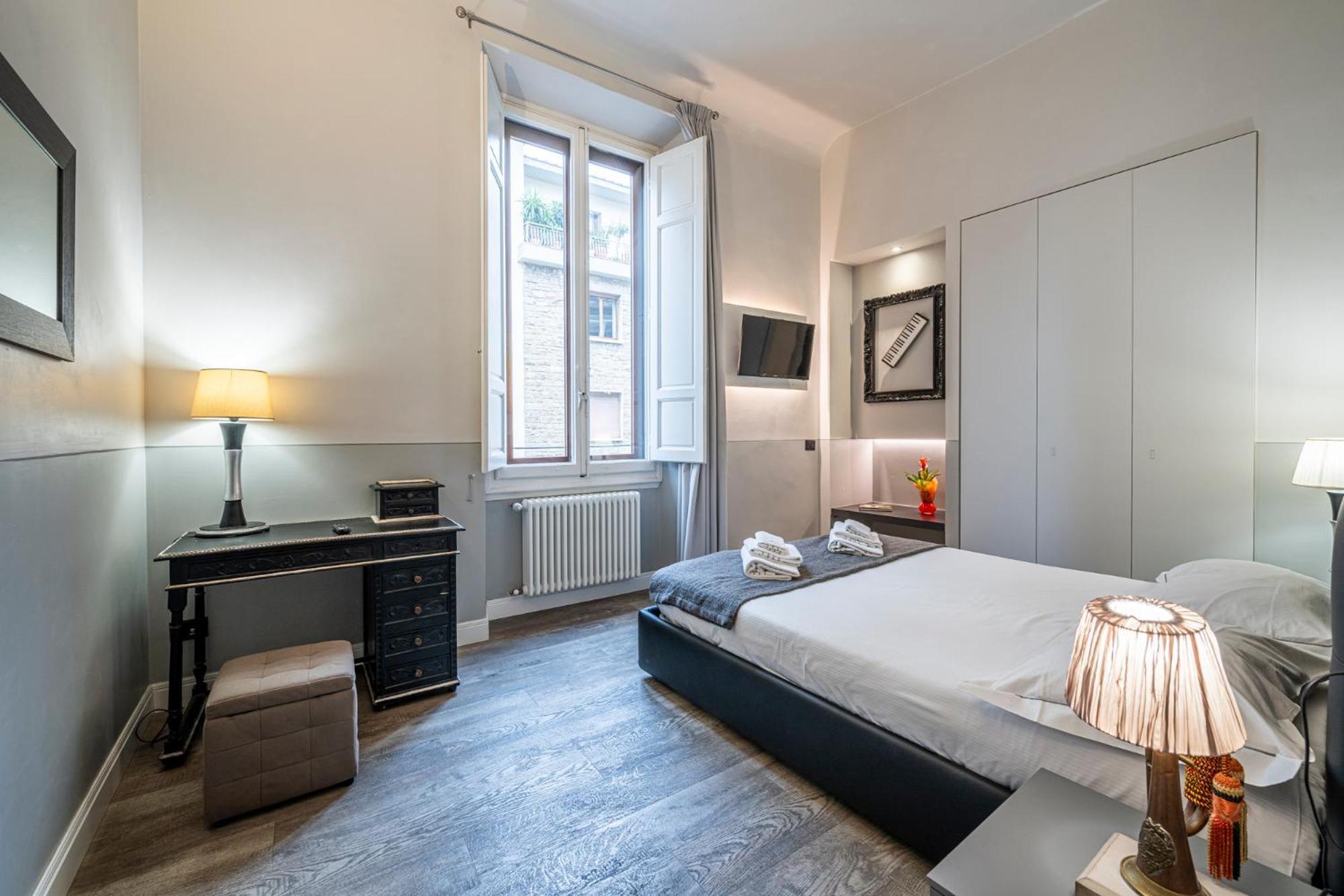 Cherubini Palace Thematic Apartment ฟลอเรนซ์ ภายนอก รูปภาพ