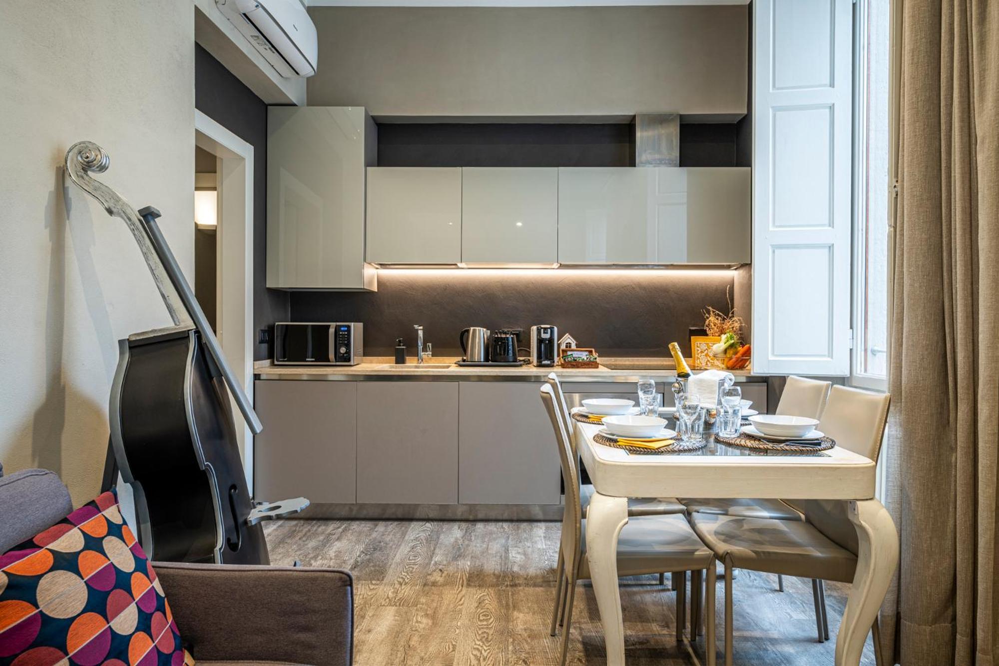 Cherubini Palace Thematic Apartment ฟลอเรนซ์ ภายนอก รูปภาพ