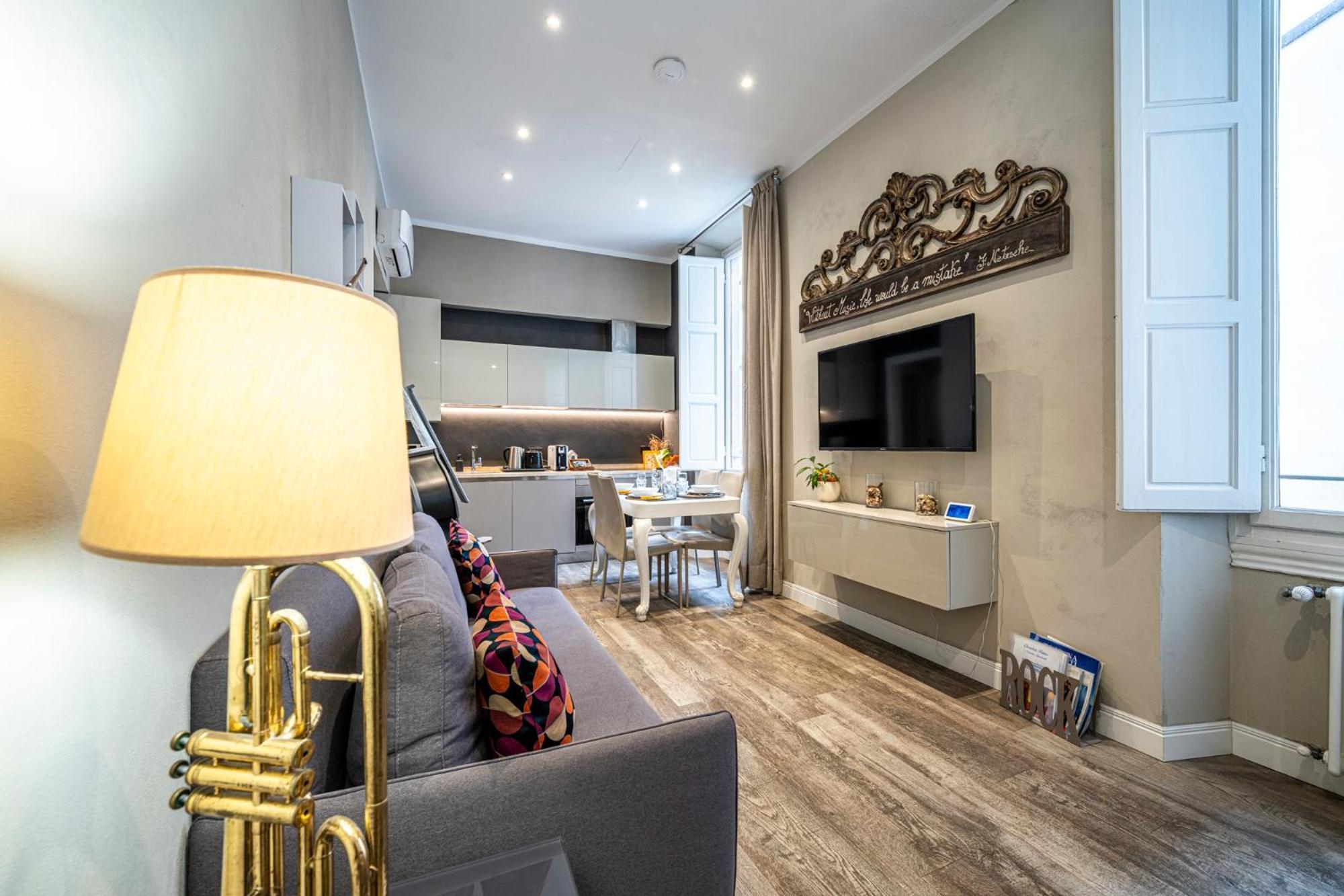 Cherubini Palace Thematic Apartment ฟลอเรนซ์ ภายนอก รูปภาพ