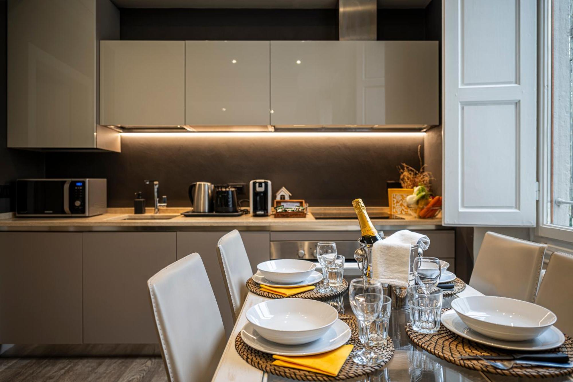 Cherubini Palace Thematic Apartment ฟลอเรนซ์ ภายนอก รูปภาพ