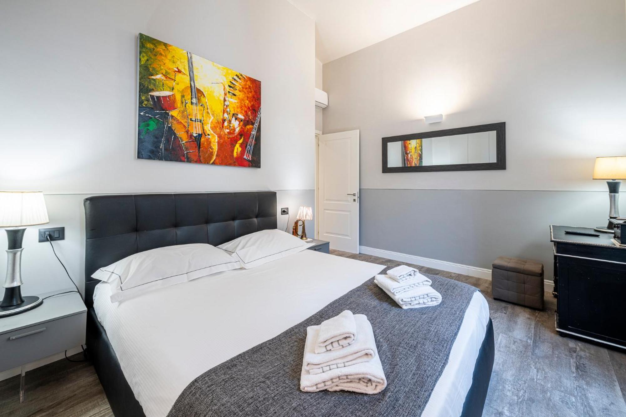 Cherubini Palace Thematic Apartment ฟลอเรนซ์ ภายนอก รูปภาพ