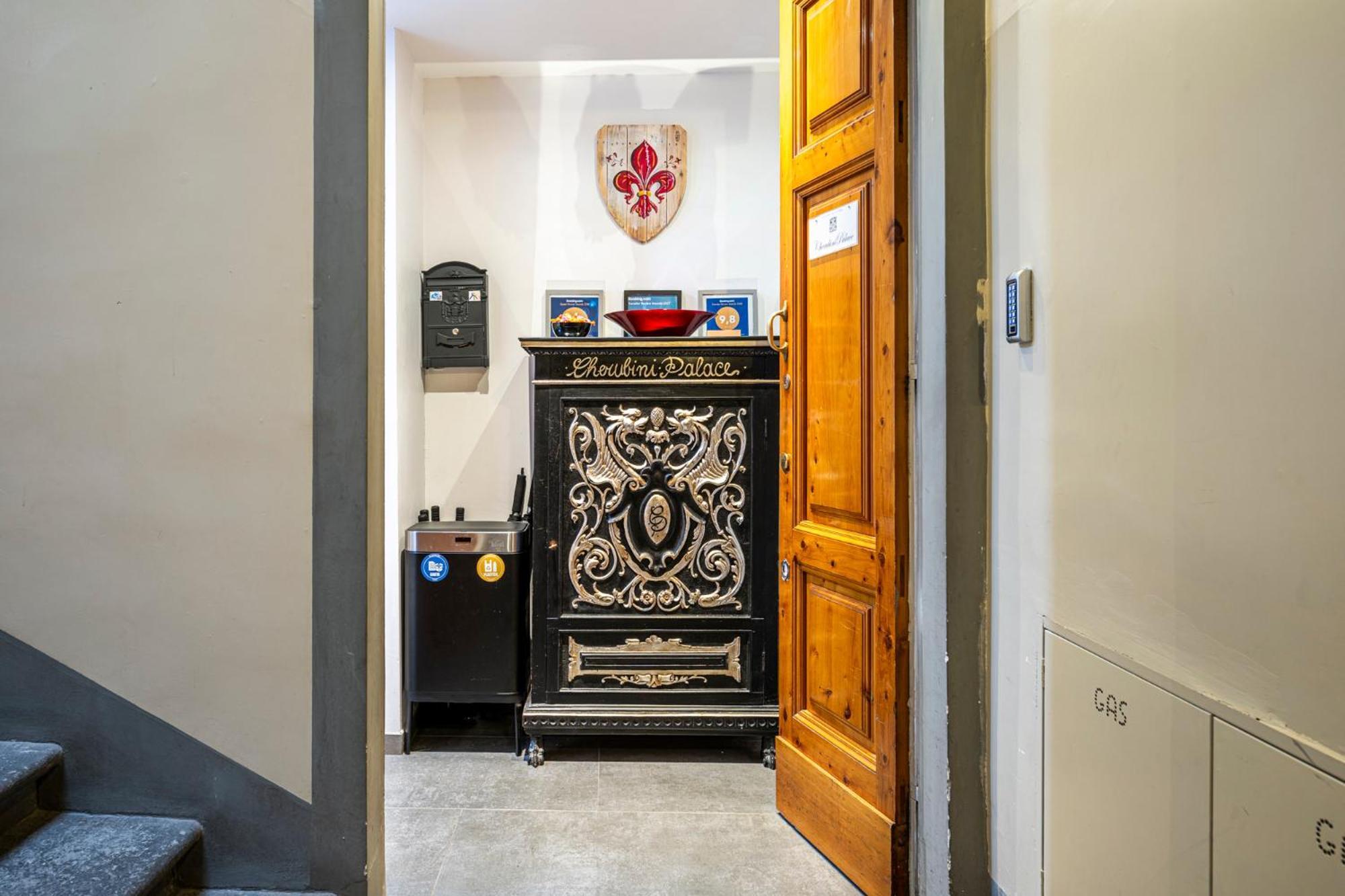 Cherubini Palace Thematic Apartment ฟลอเรนซ์ ภายนอก รูปภาพ