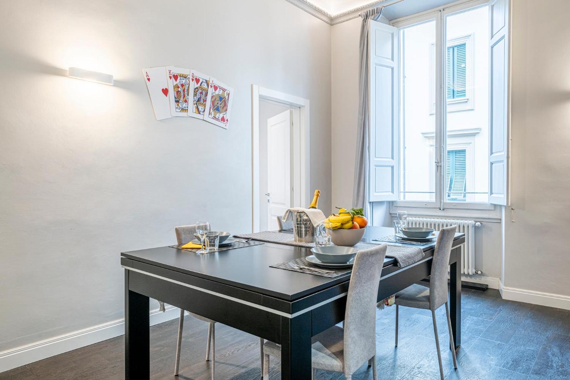 Cherubini Palace Thematic Apartment ฟลอเรนซ์ ภายนอก รูปภาพ