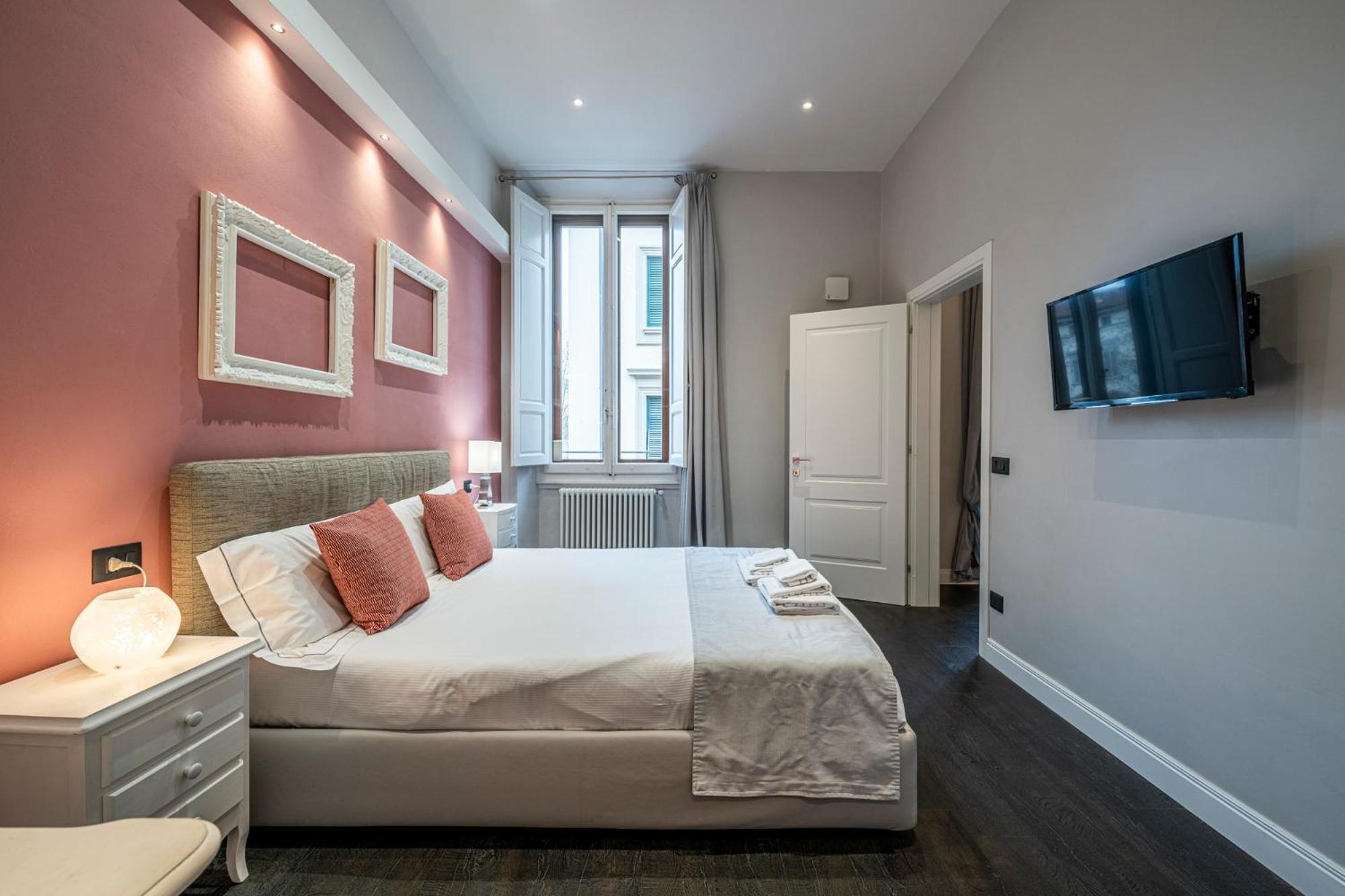 Cherubini Palace Thematic Apartment ฟลอเรนซ์ ภายนอก รูปภาพ