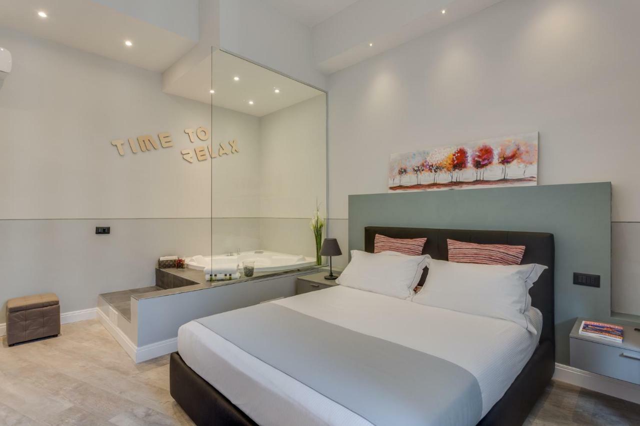 Cherubini Palace Thematic Apartment ฟลอเรนซ์ ภายนอก รูปภาพ