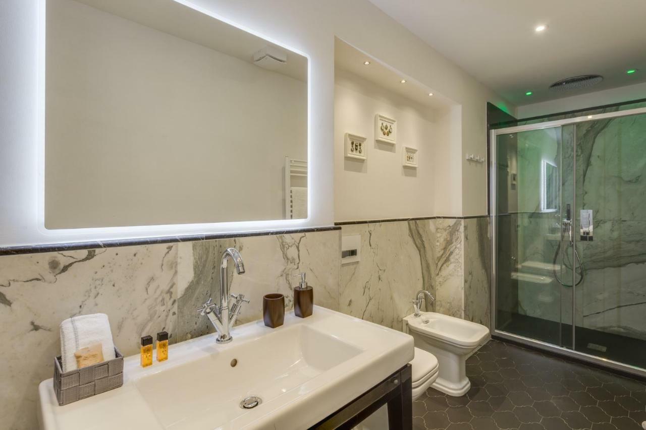 Cherubini Palace Thematic Apartment ฟลอเรนซ์ ภายนอก รูปภาพ