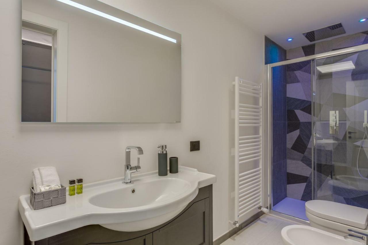 Cherubini Palace Thematic Apartment ฟลอเรนซ์ ภายนอก รูปภาพ